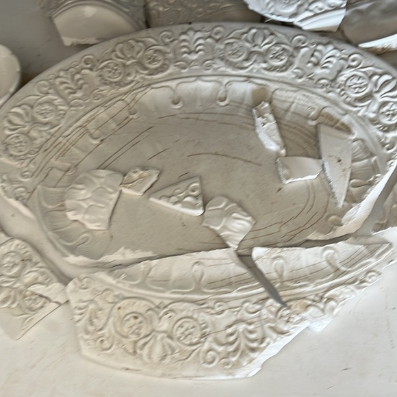 Italian Porcelain serving bowl LID (pedestal, ladle and platter broken 😢 - Picture 8 of 12